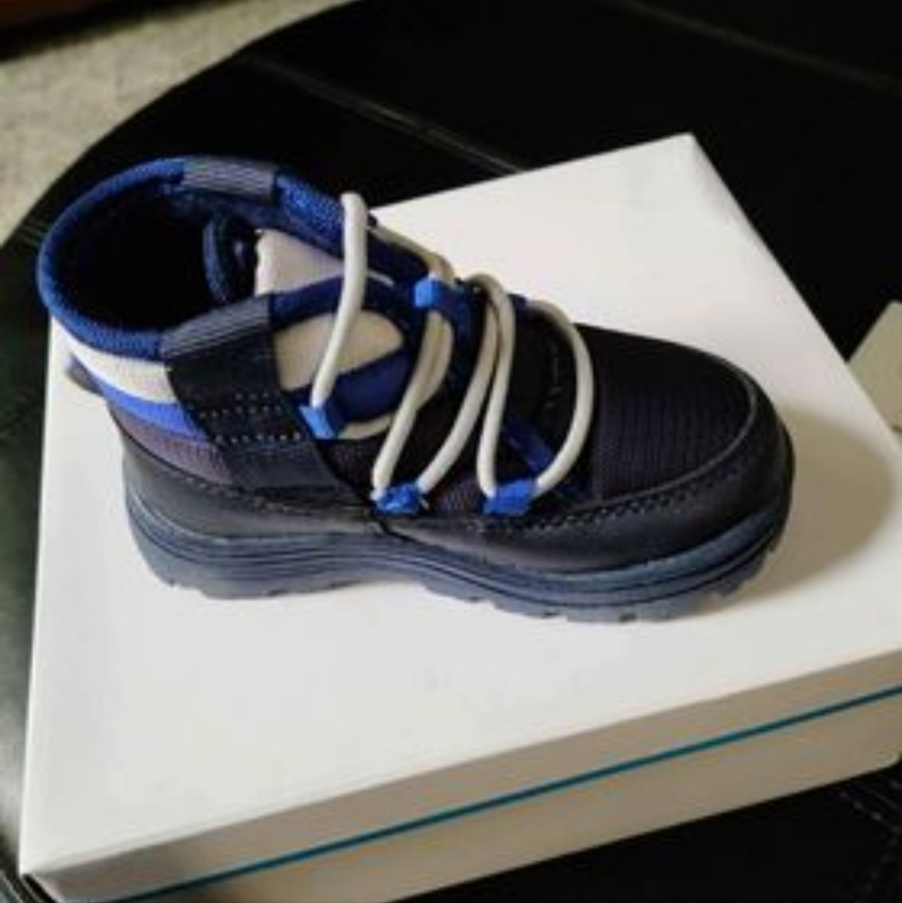 Boy's Carter's toddler hightops size 6